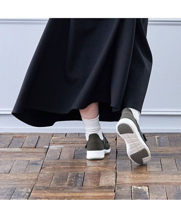 ing <ing>【レイン対応】ストレッチハンズフリースニーカー カーキ