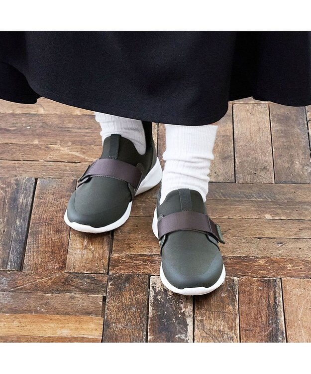 ing <ing>【レイン対応】ストレッチハンズフリースニーカー カーキ