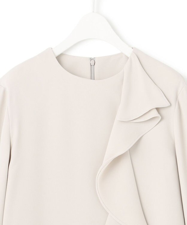 ICB L 【洗える】ライトダブルクロス フリルデザインブラウス トープ系