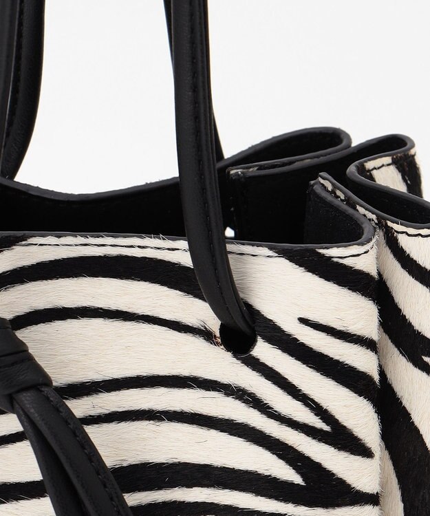 23区 【CLASSY.12月号掲載】カウヘアー ミニ巾着 バッグ ゼブラプリント