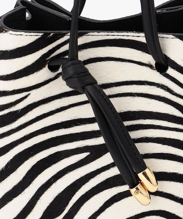 23区 【CLASSY.12月号掲載】カウヘアー ミニ巾着 バッグ ゼブラプリント