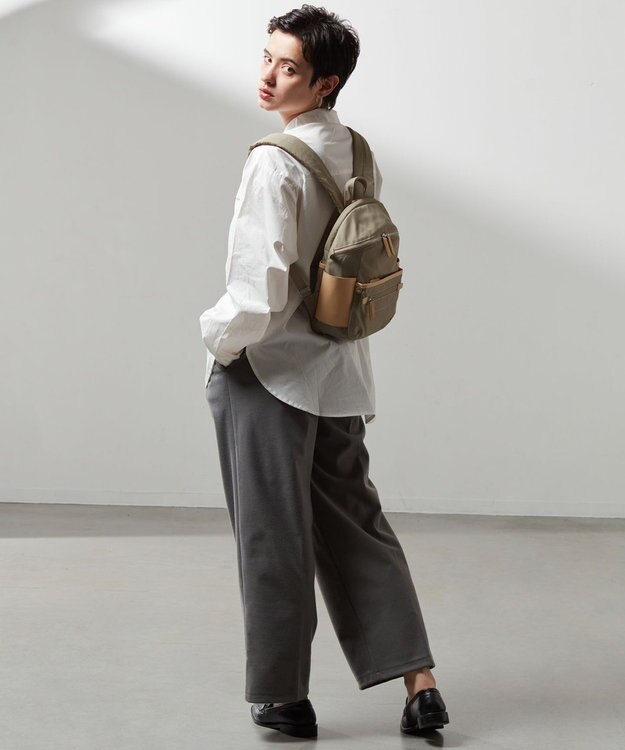 Y'SACCS 【ナイロンタフタ×リサイクルレザー】デイリーミニリュック ライトグレー