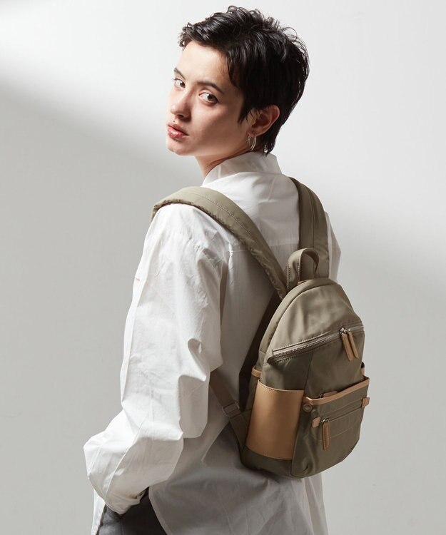 Y'SACCS 【ナイロンタフタ×リサイクルレザー】デイリーミニリュック ライトグレー