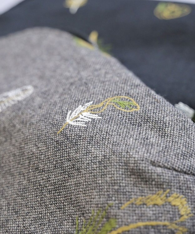 AND WOOL 鳥の羽刺繍のバッグ グレー