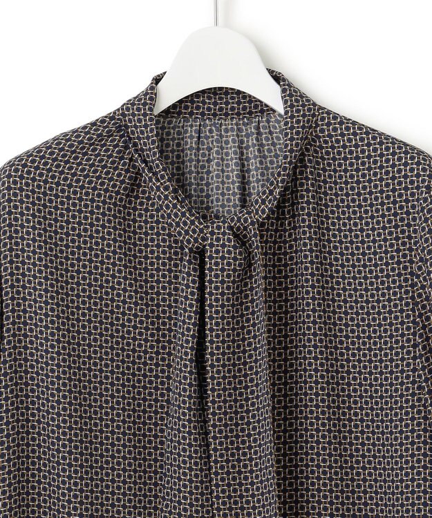 23区 【洗える】スクエアチェーンプリント ブラウス ネイビー系