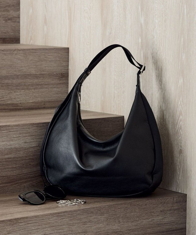 russet 《ショルダーバッグ人気NO.1モデル》ソフトレザーラウンドビッグショルダーバッグ(CE-1325-WEB) Black2（シルバー金具）