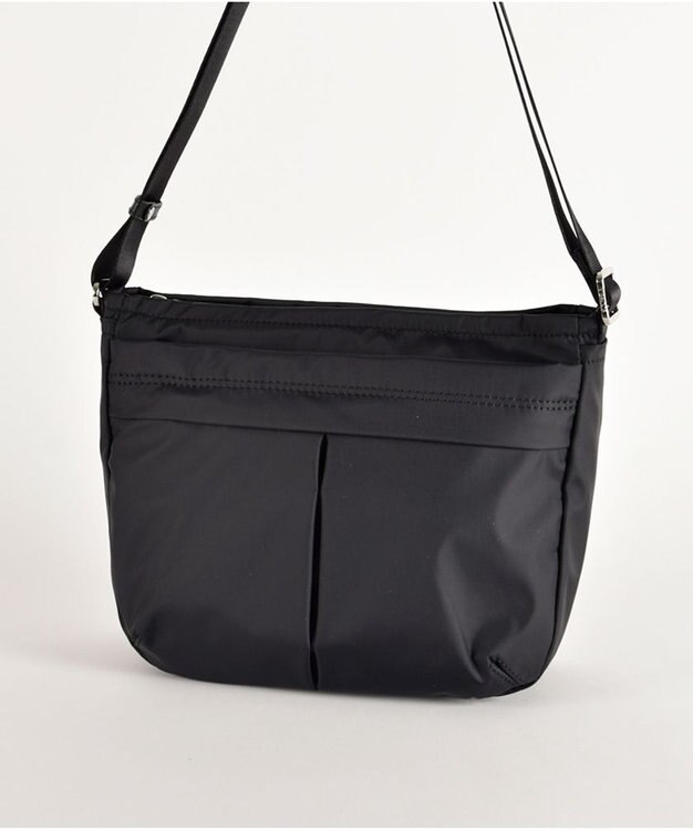 Y'SACCS ナイロンタフタショルダーバッグ　ミディアム ブラック