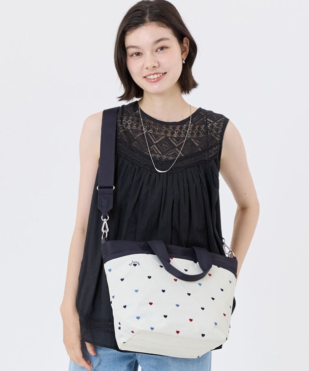 LeSportsac BUCKET TOTE/トリコロールハートエンブロイダリー