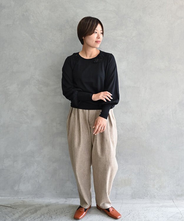 muuc 〈ロングシーズン心地良いウール混〉後ろウエストゴム有り ベルト裏にコットン使用 テーパードスラックスパンツ ベージュ