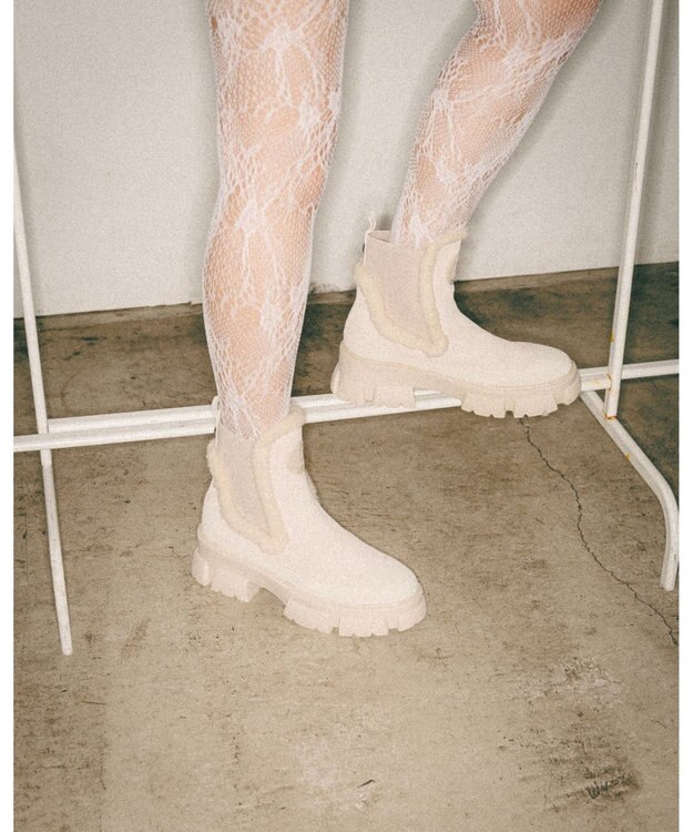 STEVE MADDEN TOWNSHIP 厚底サイドゴアムートンブーツ サンドスエード