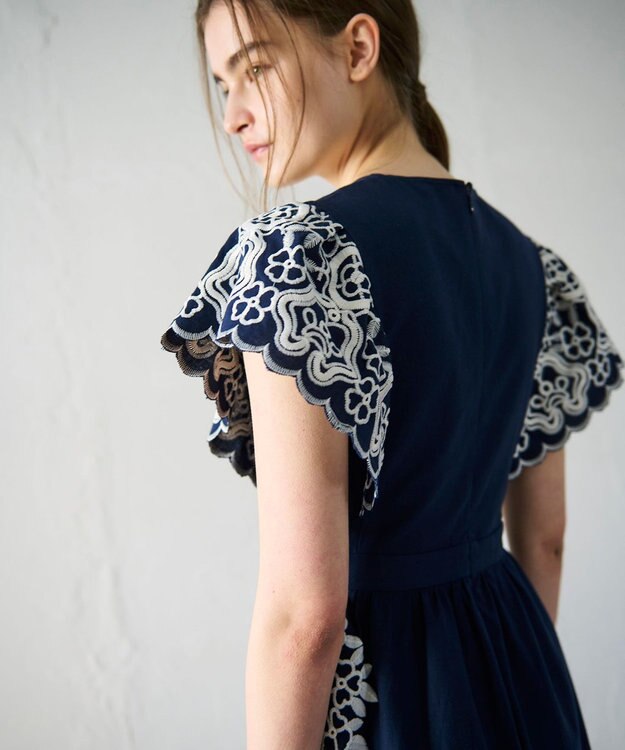 GRACE CONTINENTAL バイカラー刺繍コットンワンピース ネイビー