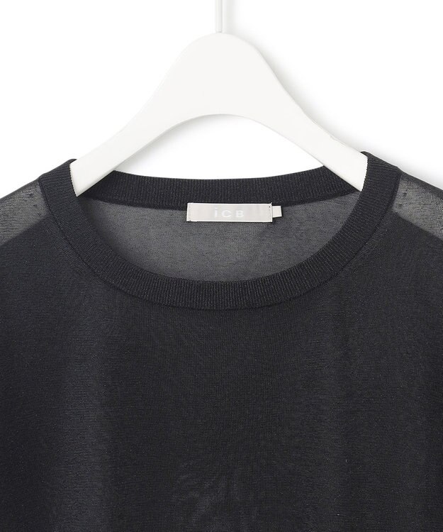 ICB 【MAG×スタイリストコラボ】シャイニーシアーニット×サテンストレートパンツ ブラックニット×ベージュパンツ