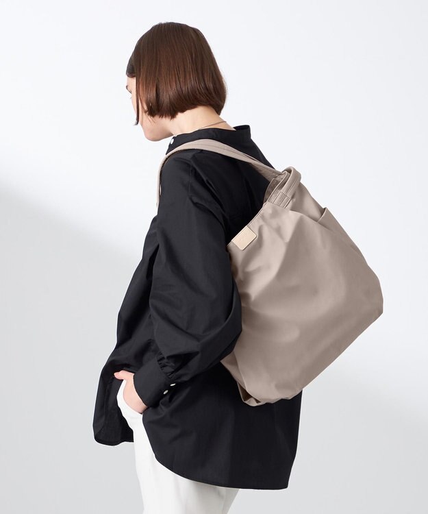 Y'SACCS 【ナイロンタフタ】トラベルショルダーリュック グレージュ