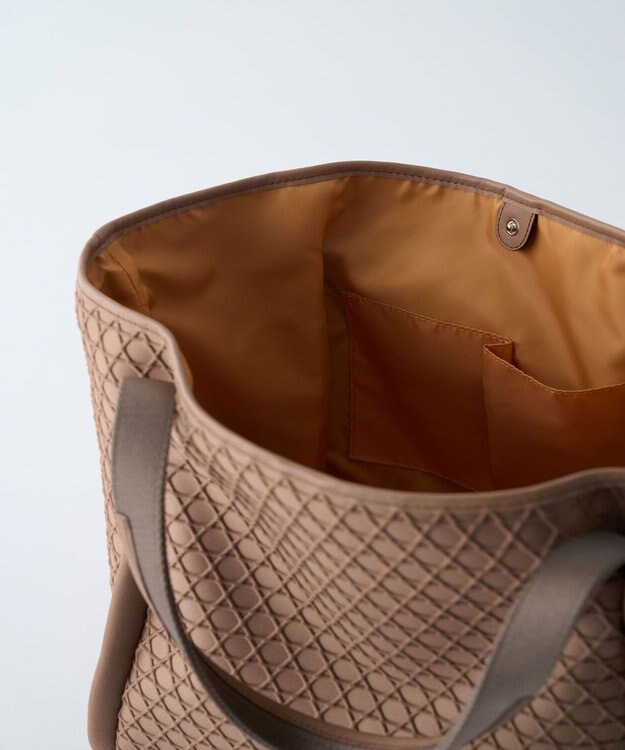 MIYABIYA LAQUOH【撥水加工】篭目柄エンボスボンディングトートS カフェオレ