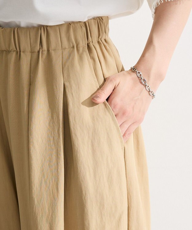 Green Parks 接触冷感イージーワイドタックパンツ Beige