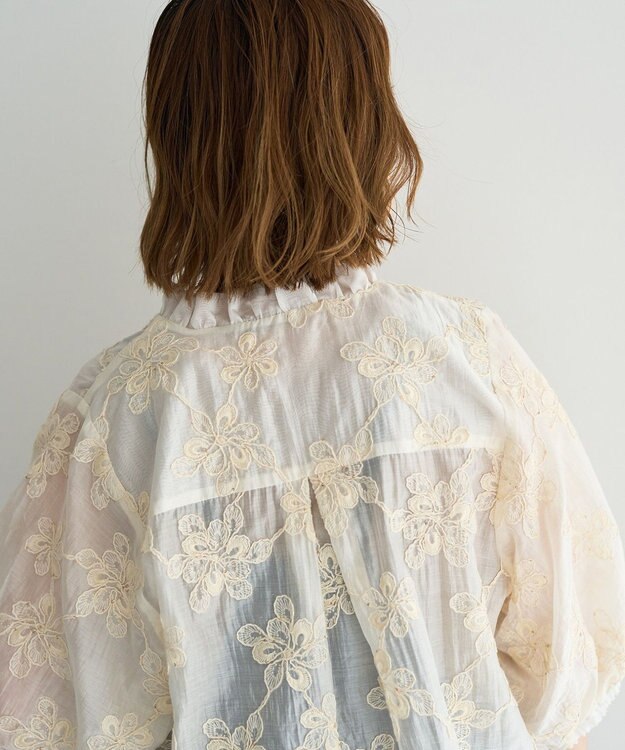 YECCA VECCA フリルVネック刺繍シアーシャツ Ivory