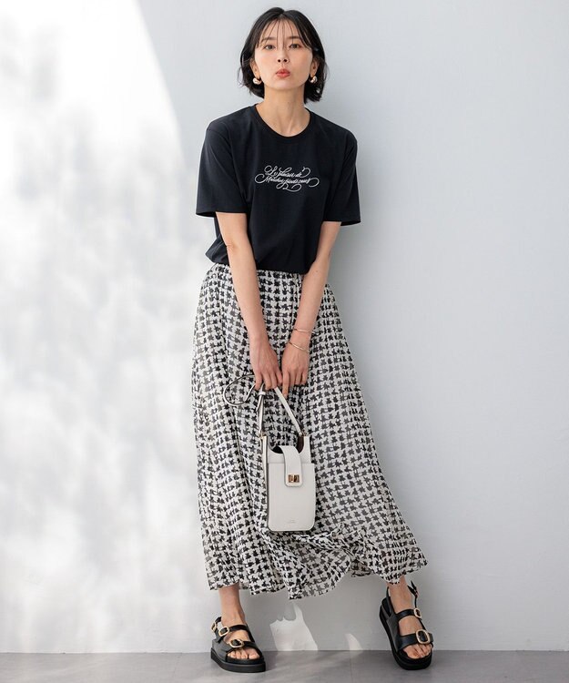 23区 S 【井波麻里衣さんコラボ】カリグラフィー 刺繍 Tシャツ ブラック×フロスト