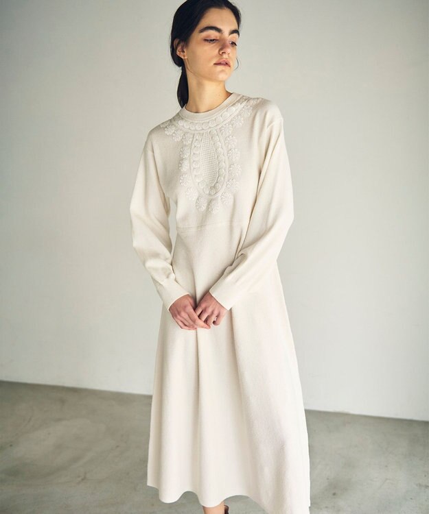 GRACE CONTINENTAL エスニック刺繍ニットワンピース ホワイト