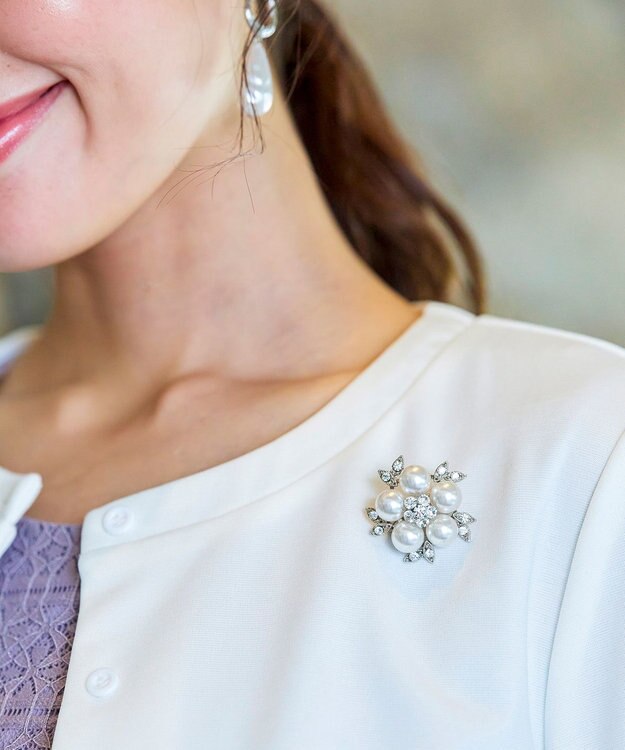 Tiaclasse パールフラワーブローチ シルバー