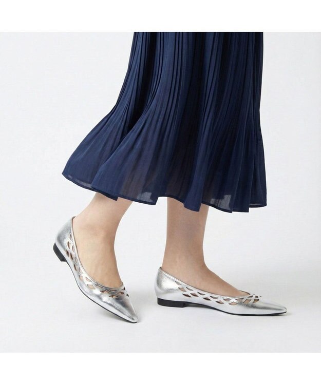 MODE ET JACOMO <carino>レーザーカットフラットパンプス シルバー
