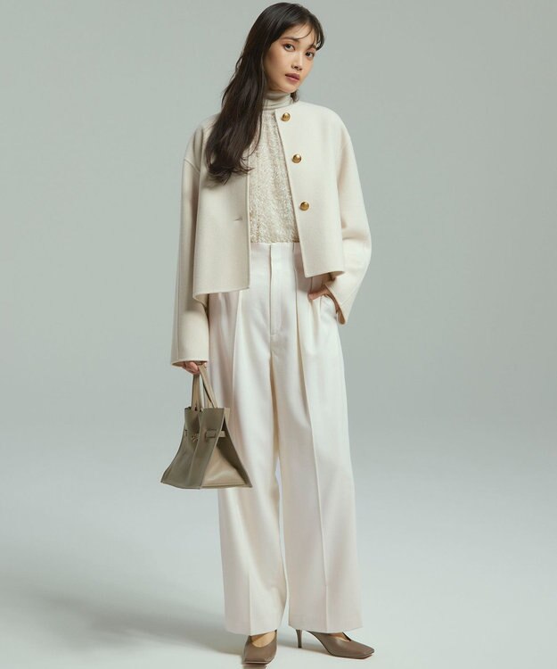 23区 L ナチュラルストレッチサキソニー タック ワイドパンツ アイボリー系