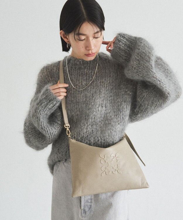 russet エンボスモノグラム ソフトレザーショルダーバッグ(CE-1547) GrayBeige