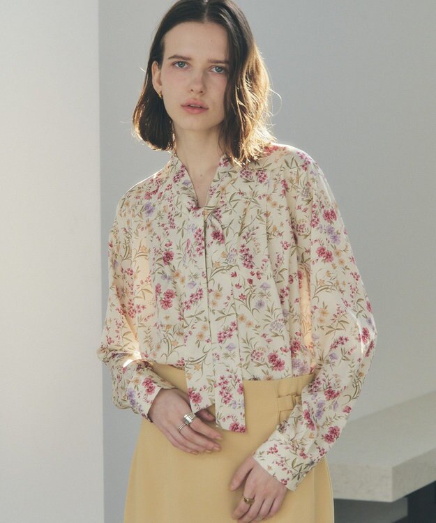 YECCA VECCA ボタニカルフラワー柄ボウタイブラウス Ivory