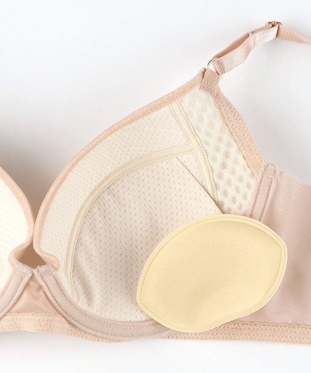 Wing ブラジャー 汗のベタつきや不快感を軽減 軽やかなつけごこち 背中すっきり 【夏のうすかるブラ】 春 夏 KB2873 ウイング／ワコール ベージュ