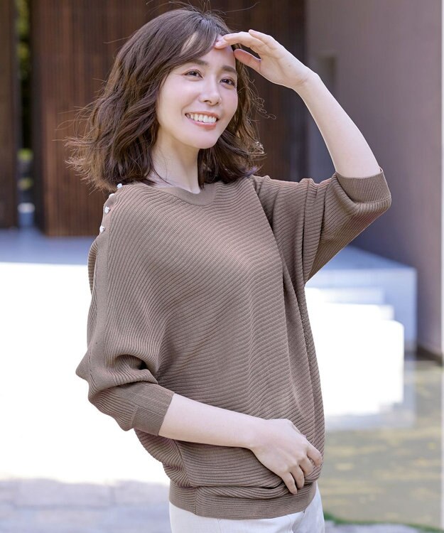 Tiaclasse 【洗える】肩ボタンドルマンニットトップス モカ