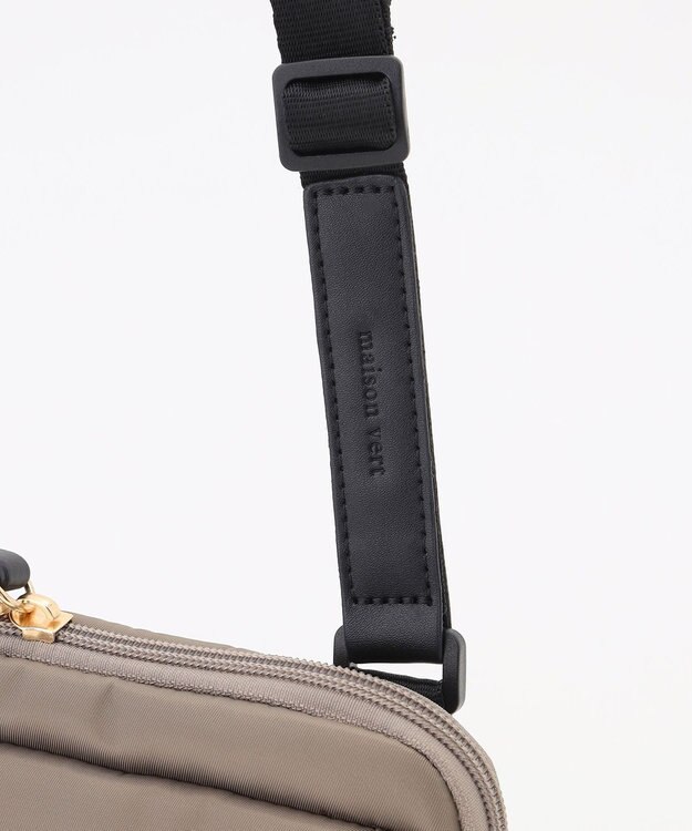 LA BAGAGERIE 【maison vert】 【撥水】撥水ナイロン多機能ポシェット グレージュ