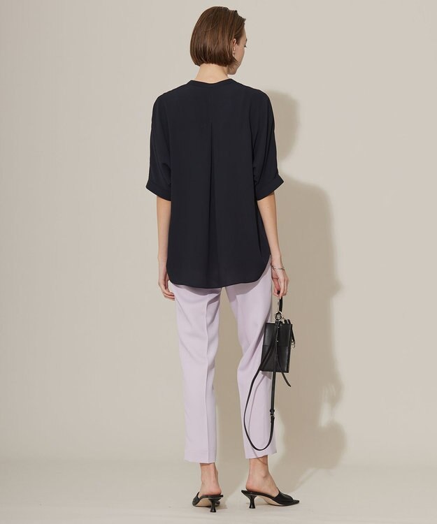 ICB 【新色追加・接触冷感・UVケア・速乾・洗える】BackSatinAmunzen  5分袖 キーネックブラウス ネイビー系