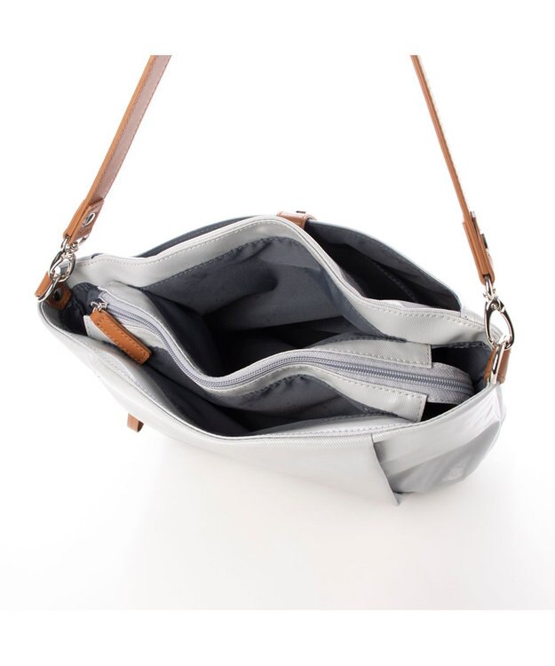 LA BAGAGERIE コーティングキャンバス ショルダーバッグ ライトグレー