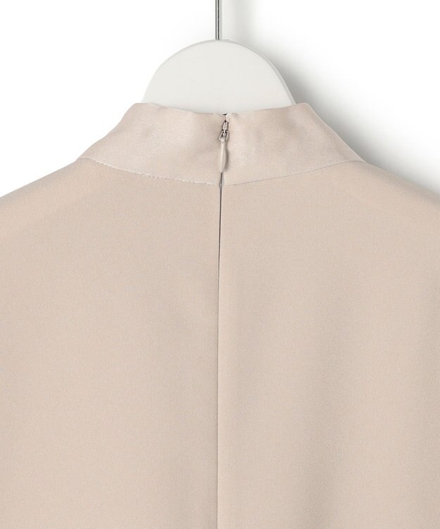 ICB 【新色追加・WEB限定カラーあり】FluidBackSatin ドルマンスリーブボウタイブラウス トープ［WEB限定］