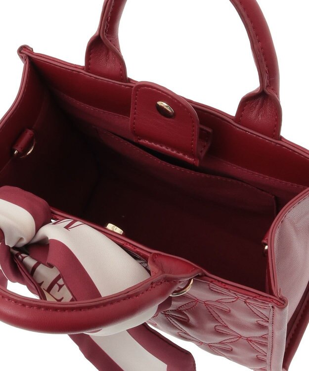 Maison de FLEUR スカーフ付きリボンキルティングスクエアトート Red