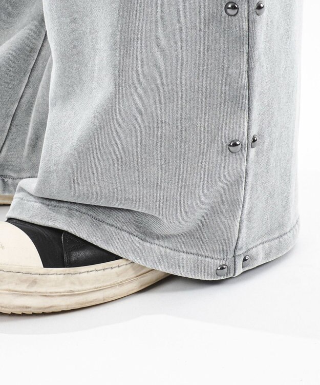 WEGO 【ユニセックス着用ITEM】ブリーチスタッズロゴスウェットパンツ グレー