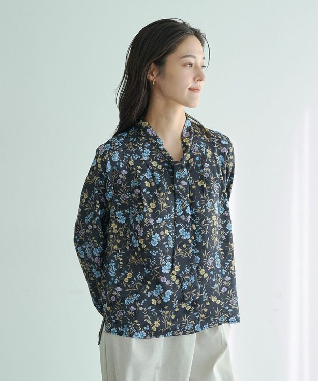 YECCA VECCA ボタニカルフラワー柄ボウタイブラウス Navy