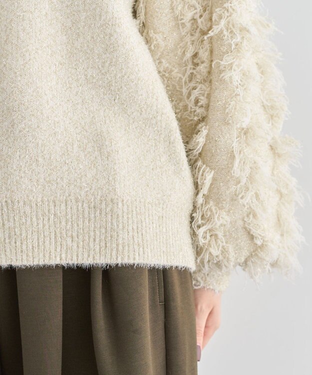 Green Parks ・ｆｕｒｒｙ　ｒａｔｅ　ラメフェザー袖フリンジニット Off White