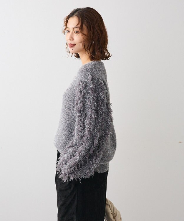 Green Parks ・ｆｕｒｒｙ　ｒａｔｅ　ラメフェザー袖フリンジニット Gray