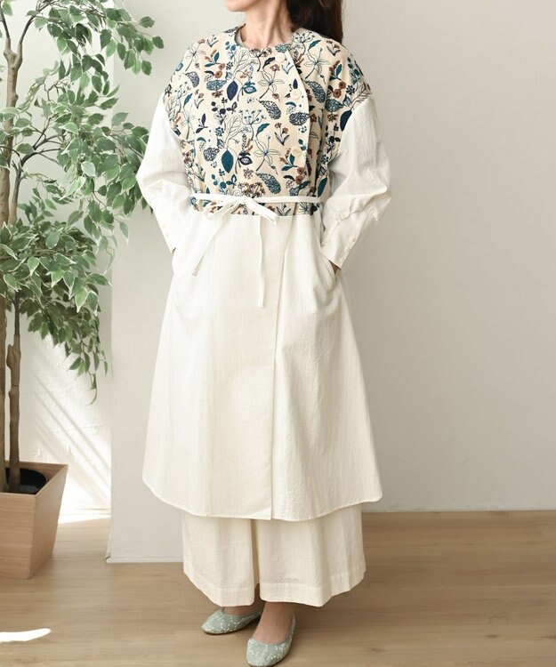 muuc 〈心地よいコットン・シアサッカー生地〉筆記帳刺繍ベルトデザイン切り替え 後ろゴム有り フレアーパンツ ホワイト