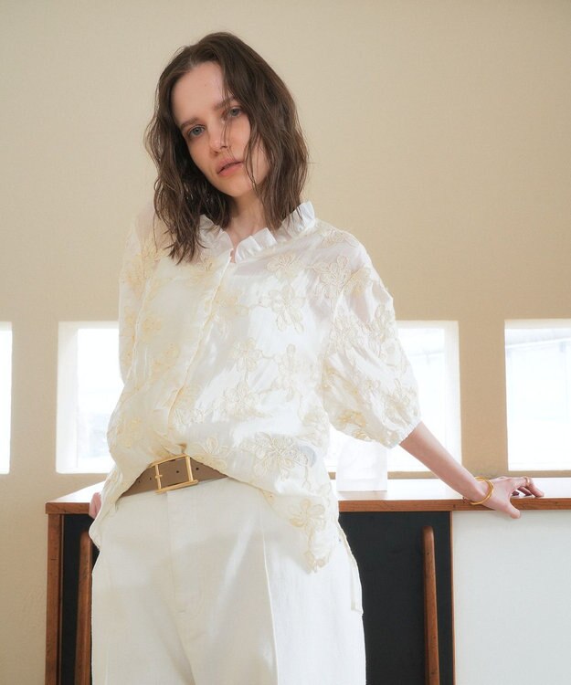 YECCA VECCA フリルVネック刺繍シアーシャツ Ivory