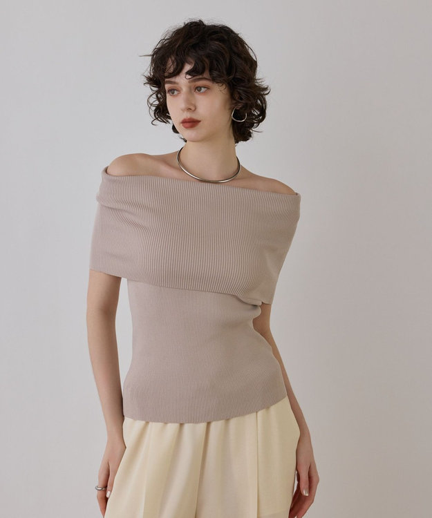 GRACE CONTINENTAL オフショルリブニットトップ ベージュ