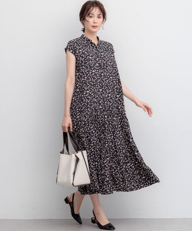 組曲 L 【WEB限定】ギャザーライトデシン ティアードワンピース ブラック×ピンクフラワー系