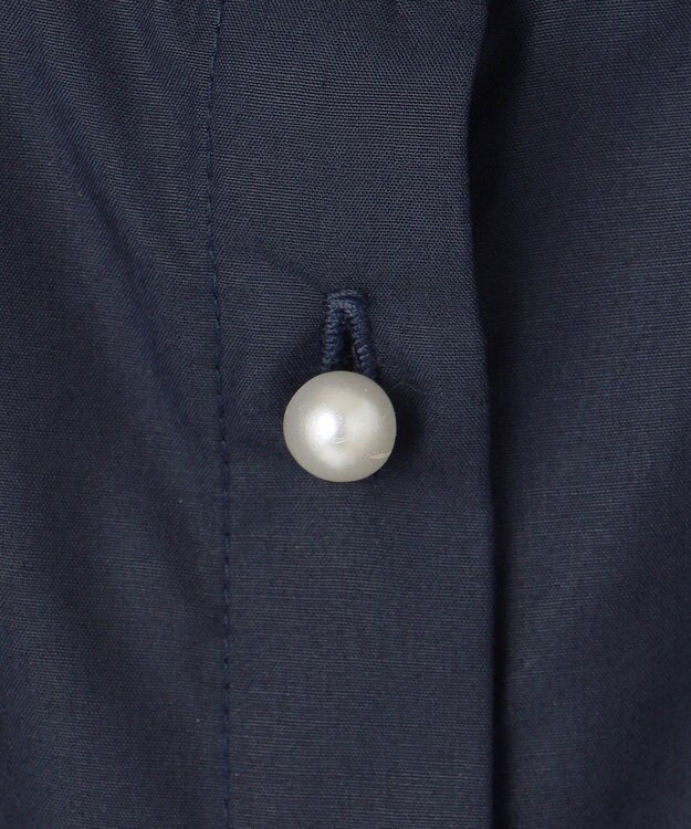 Feroux 【洗える】バンドカラーパールボタン ブラウス ネイビー系