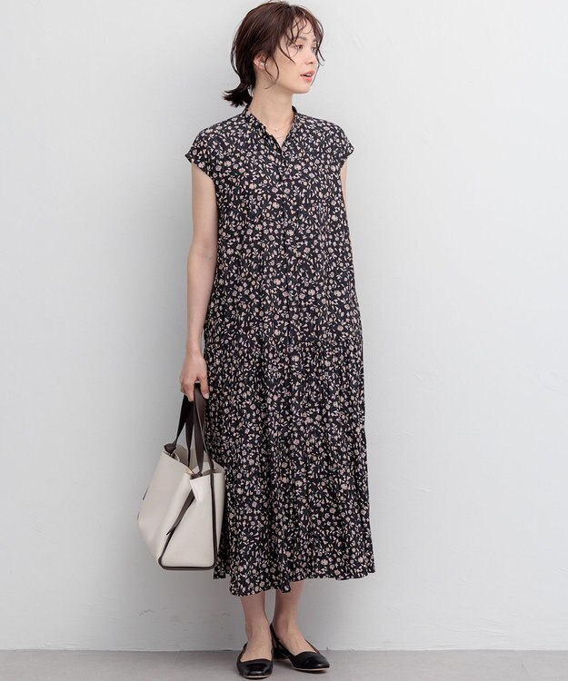 組曲 L 【WEB限定】ギャザーライトデシン ティアードワンピース ブラック×ピンクフラワー系