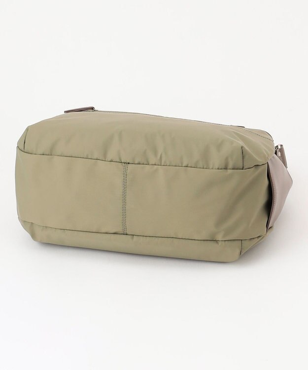 Y'SACCS 【ナイロンタフタ×リサイクルレザー】デイリーショルダー　Mサイズ カーキ