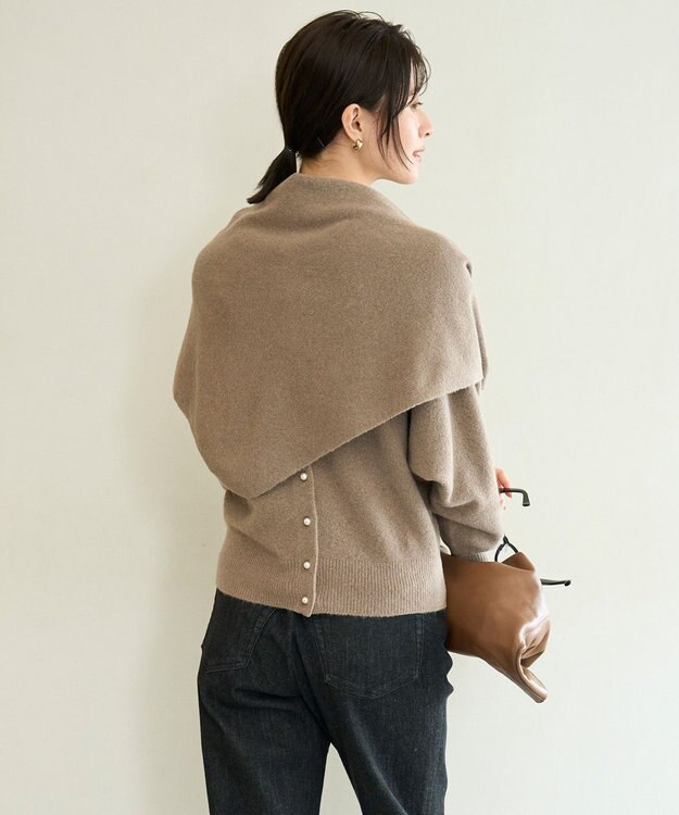 UNFILO 【WEB/一部店舗限定】ふわふわニット 三角ストール モカ