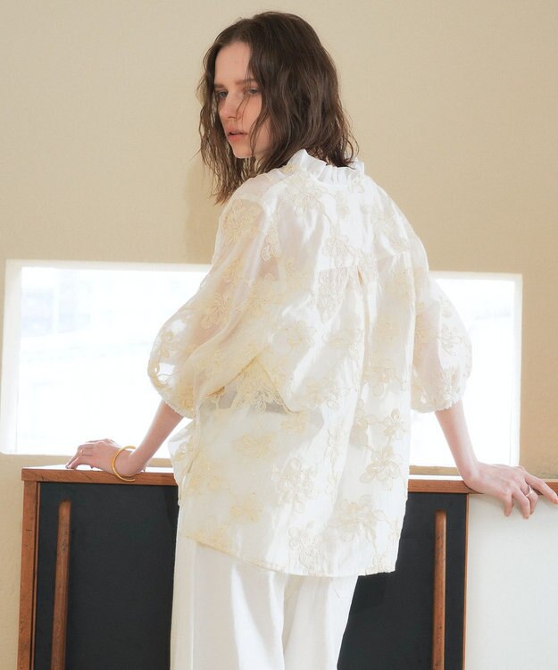 YECCA VECCA フリルVネック刺繍シアーシャツ Ivory