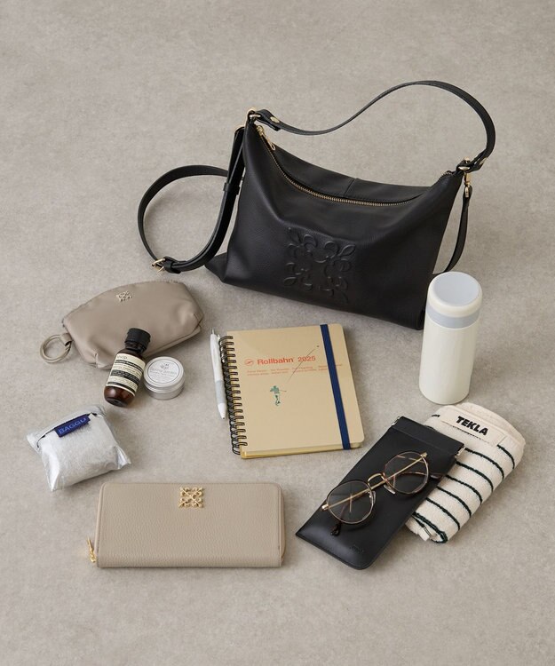 russet エンボスモノグラム ソフトレザーショルダーバッグ(CE-1547) Black