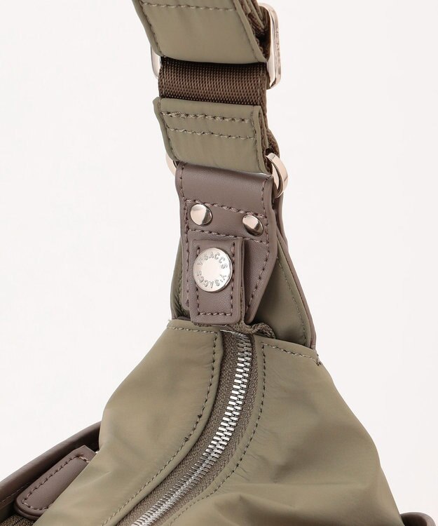 Y'SACCS 【ナイロンタフタ×リサイクルレザー】デイリーショルダー　Mサイズ カーキ