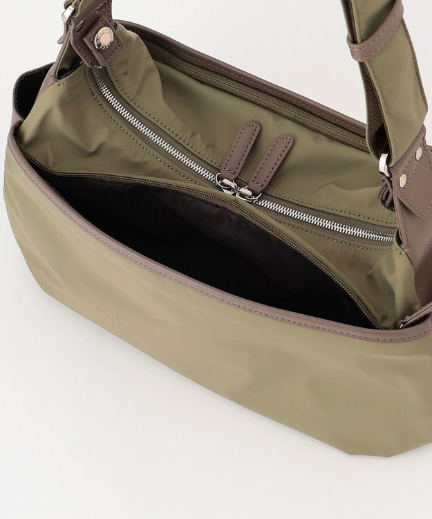 Y'SACCS 【ナイロンタフタ×リサイクルレザー】デイリーショルダー　Mサイズ カーキ